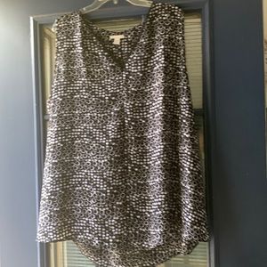 Black and white printed top. Size 26/28W